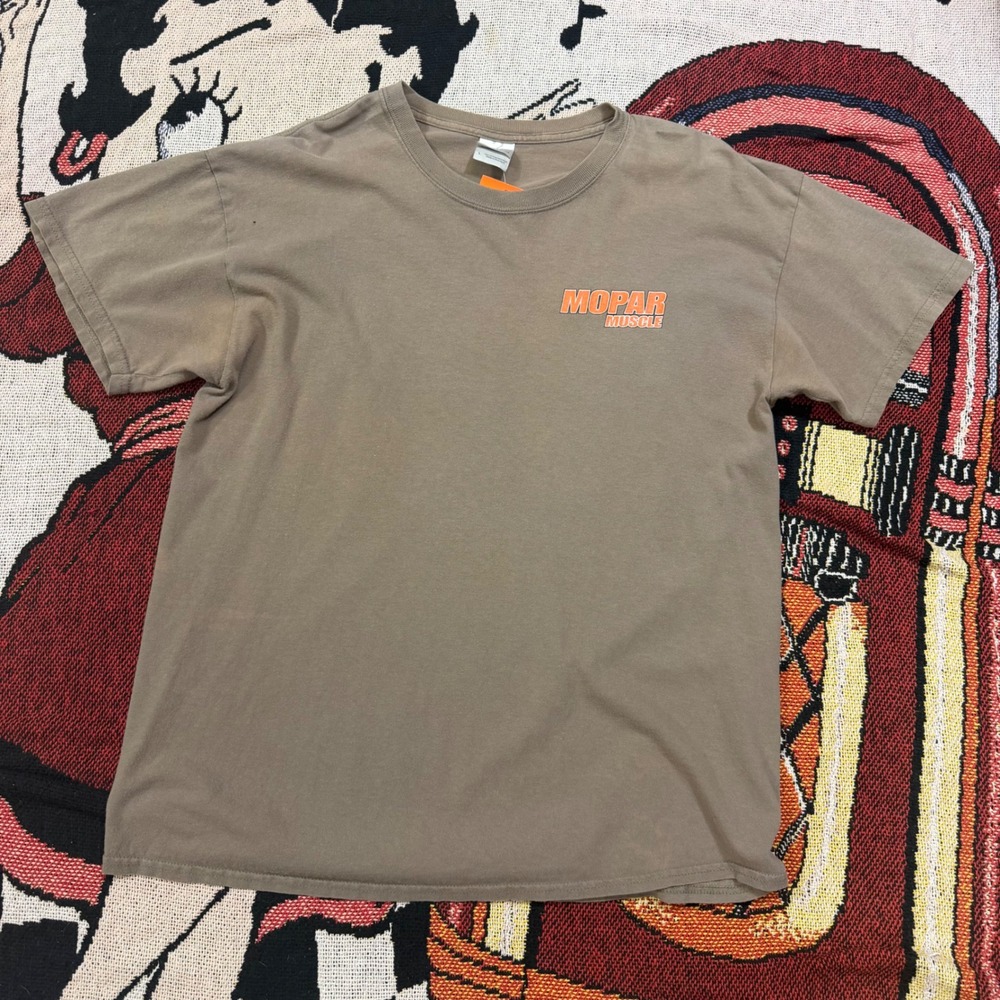 Mopar Muscle Car Graphic T-Shirt Mens Large Tan Gildan Heavy Cotton Short Sleeve